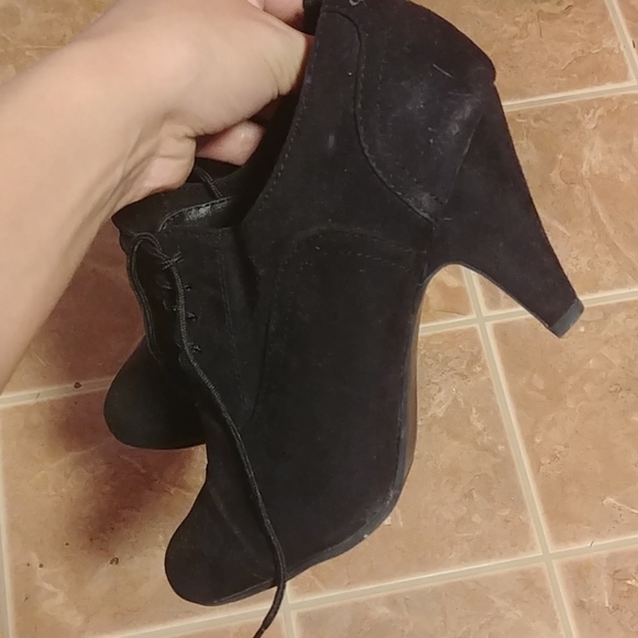 Shoes - Picture 1 of 2